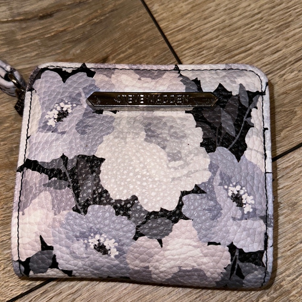 Steve Madden floral wristlet wallet